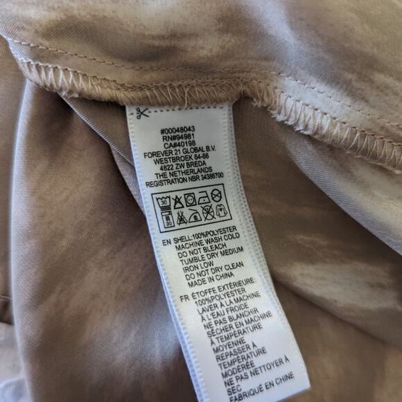 Love 21 Silky Watercolor Tan Button Down Blouse sz XS - Picture 7 of 7